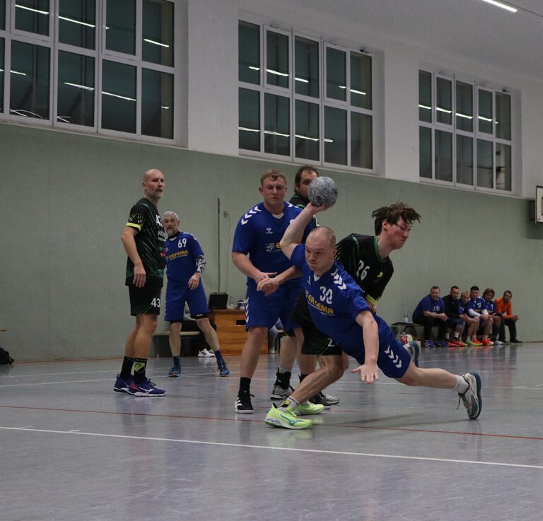 Spieltag 4 (06.12.2026): SV Blau-Weiß Auma Männer II – HSV Apolda 1990 III 37:26 (19:9)